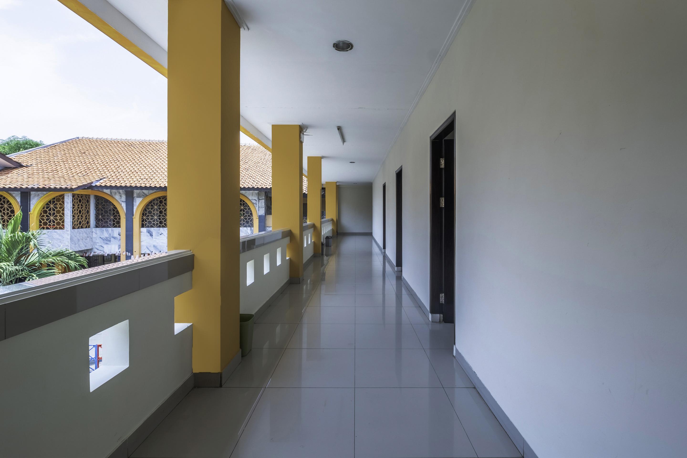 Oyo 2132 Pondok Avicenna Cirebon Exterior photo